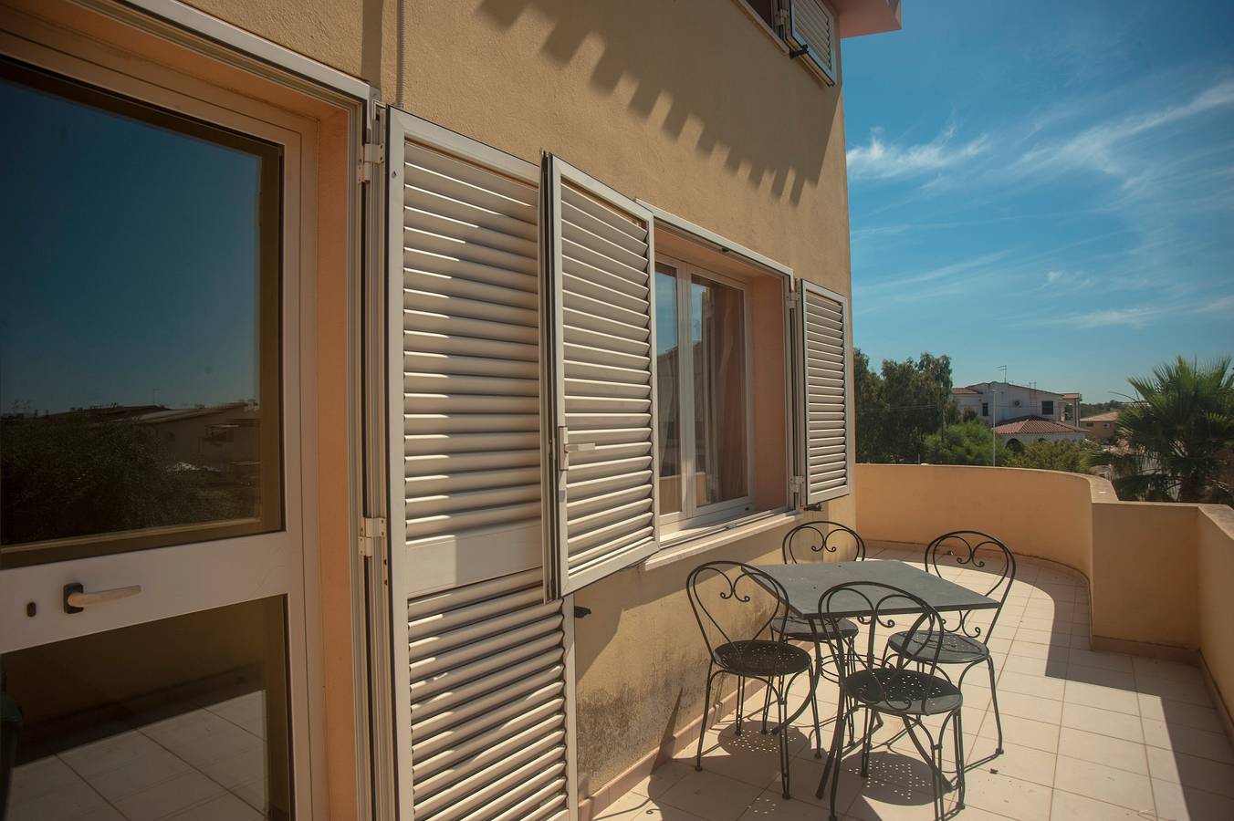 Appartement "Cindy" avec vue sur les montagnes, Wi-Fi, A/C, Balcon, Terrasse et Jardin in Villa San Pietro, Province de Cagliari