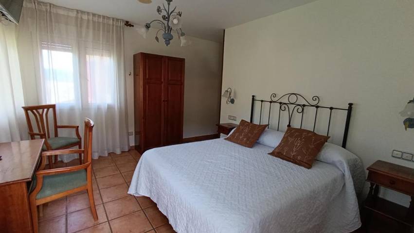 Hotel para 3 personas, con jardín, Se admiten mascotas en Comarca de la Sidra - 3