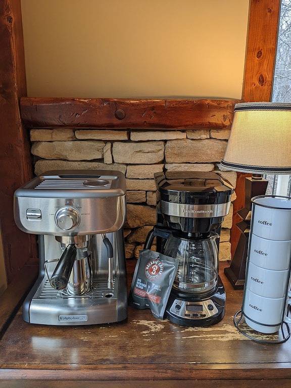 Vacation rental for 8 people, with yard and hot tub in Lake Lanier