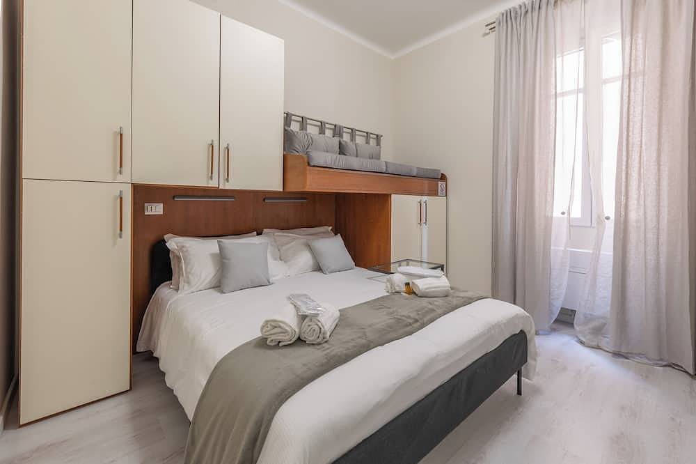 Entire apartment, Cozy studio apartment within walking distance of downtown Como. in Como, Lake Como