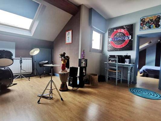 Six-Bedroom House in Bort-les-Orgues, Région d'Ussel