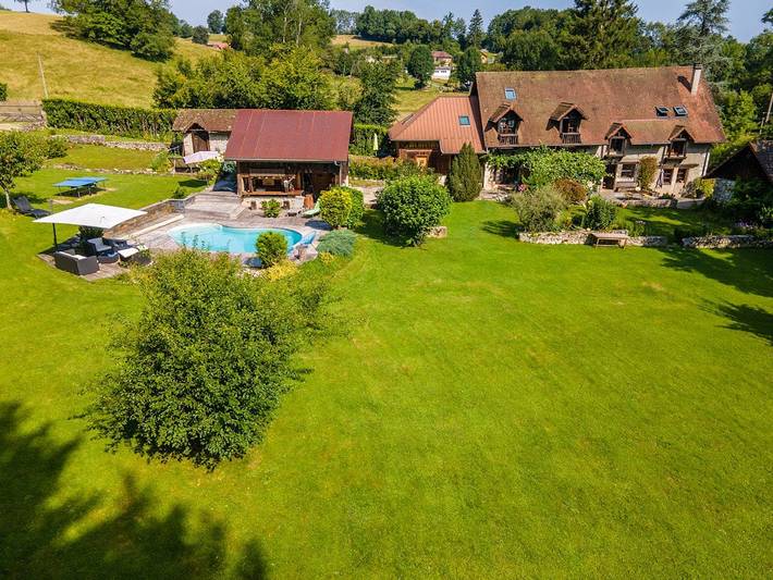 Location de vacances pour 2 personnes, avec piscine et jardin à Lépin-le-Lac - 2