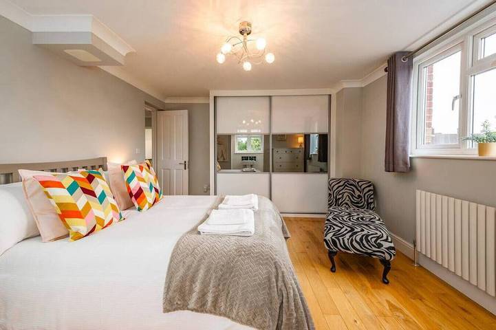 Ultimate Stay! House with Own Pool & Cinema Room in Arbury Ward, Cambridge