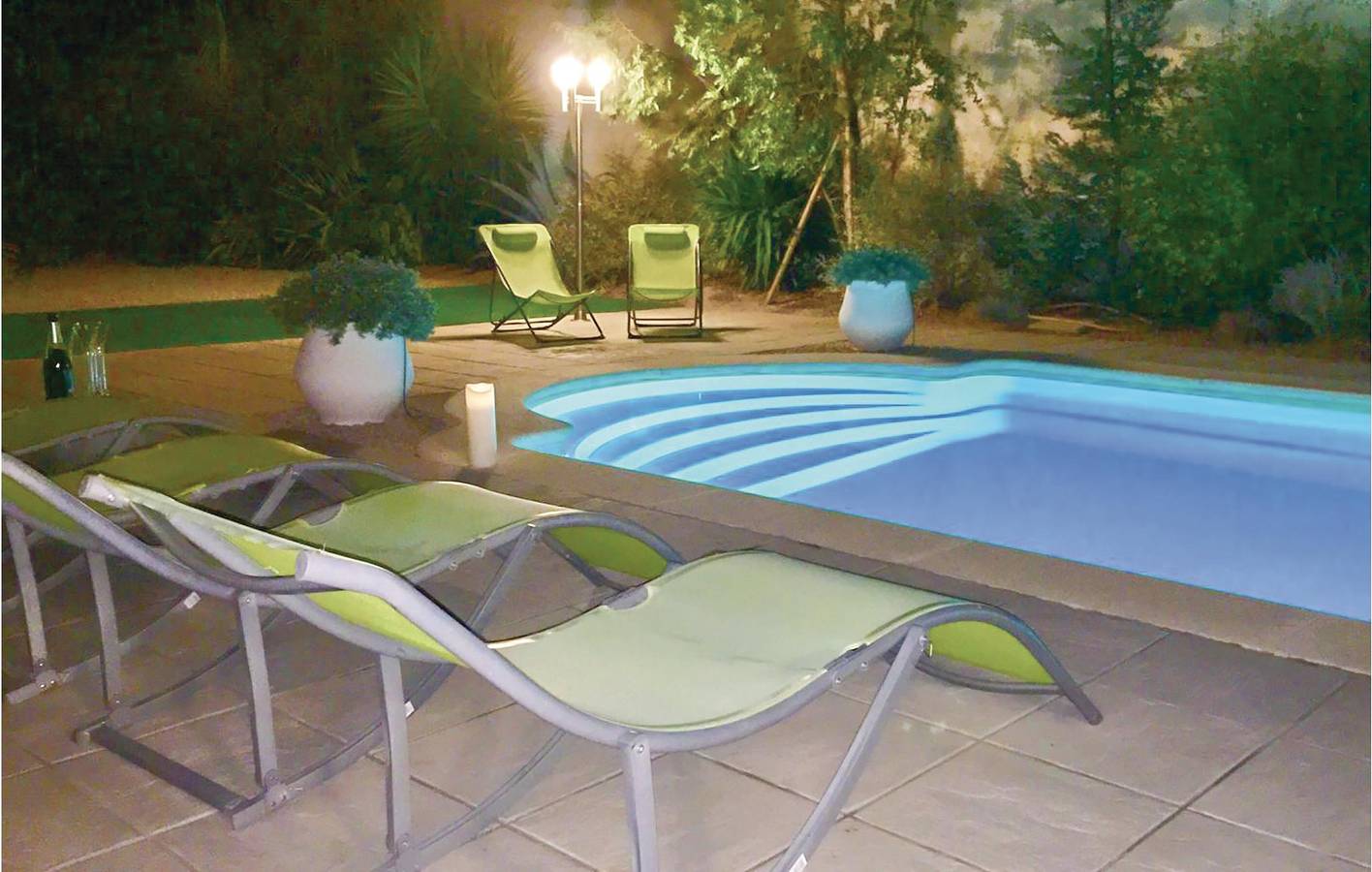 Creissan Garden Apt avec piscine et parking in Creissan, Région de Béziers