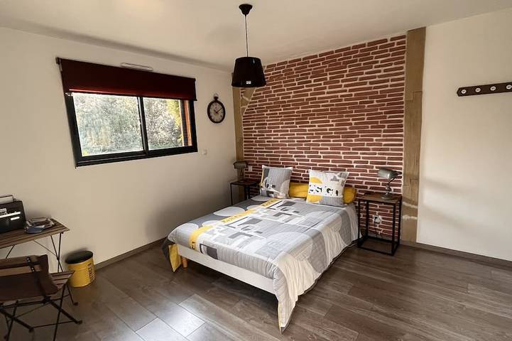 Location de vacances pour 11 personnes, avec terrasse et jardin à Saint-Julien-de-Peyrolas - 4