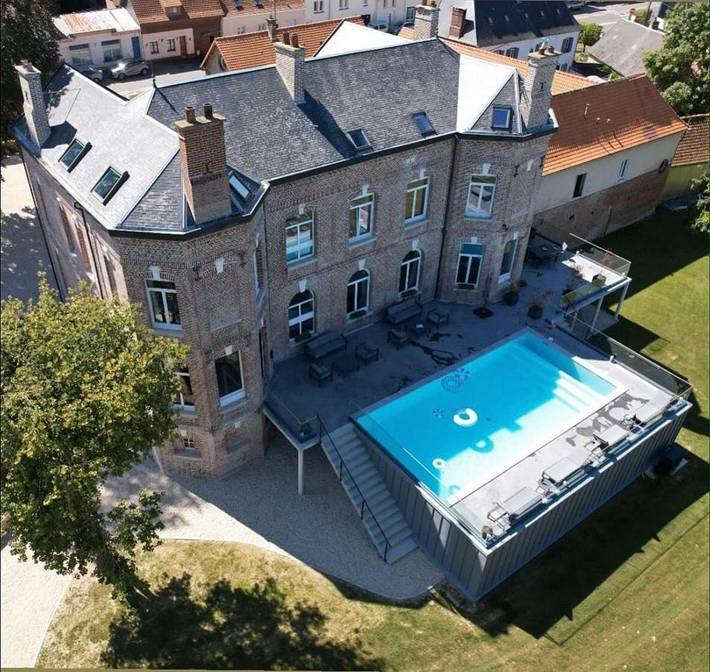 Gîte pour 2 personnes, avec Terrasse et Jardin ainsi que Piscine et Vue dans Picquigny