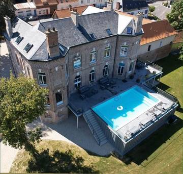 Maison d’hôte pour 2 personnes, avec jardin ainsi que vue et piscine dans Picquigny