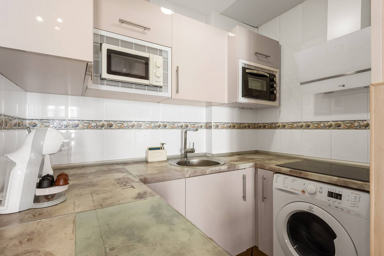 Apartamento entero, Apartamento 'Málaga Centro Bonito' con Balcón, Wi-Fi y Aire Acondicionado in Malaga Centro Historico, Málaga
