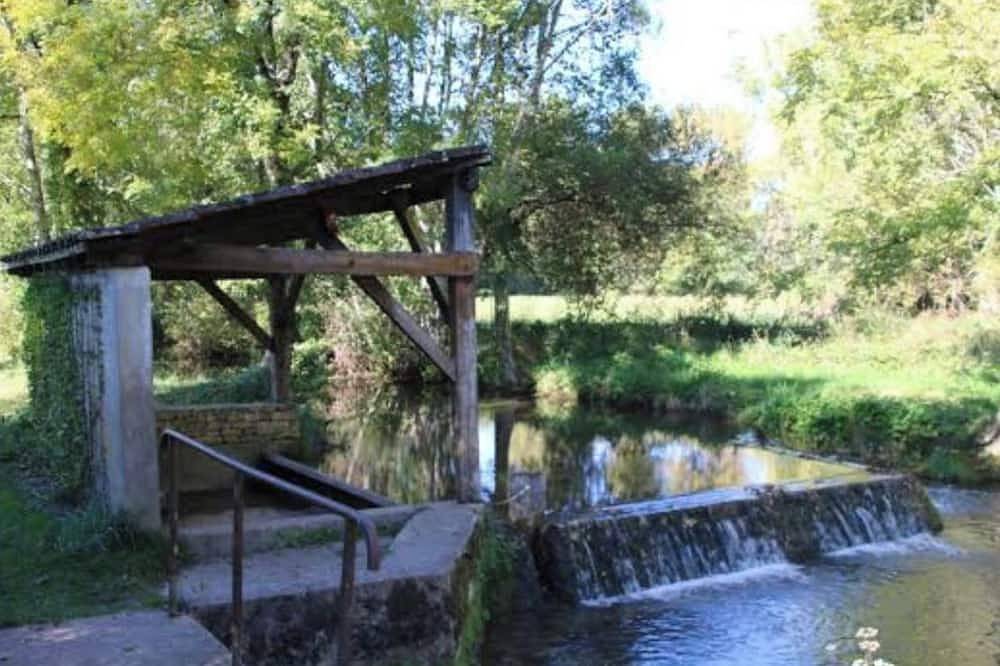 Périgord Vallée de la Vézére face La Roque St Christophe in Peyzac-le-Moustier, Périgord Noir