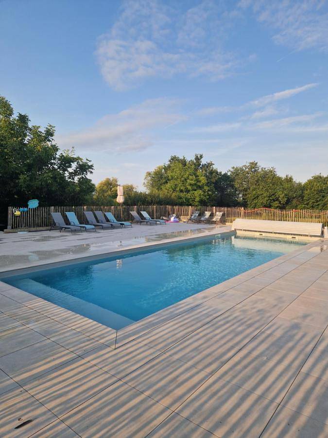 Location de vacances pour 5 personnes, avec piscine ainsi que vue et jardin à Meillac - 2