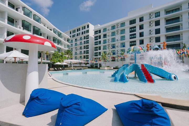 Hôtel pour 2 personnes, avec vue et terrasse ainsi que bassin pour enfant et piscine