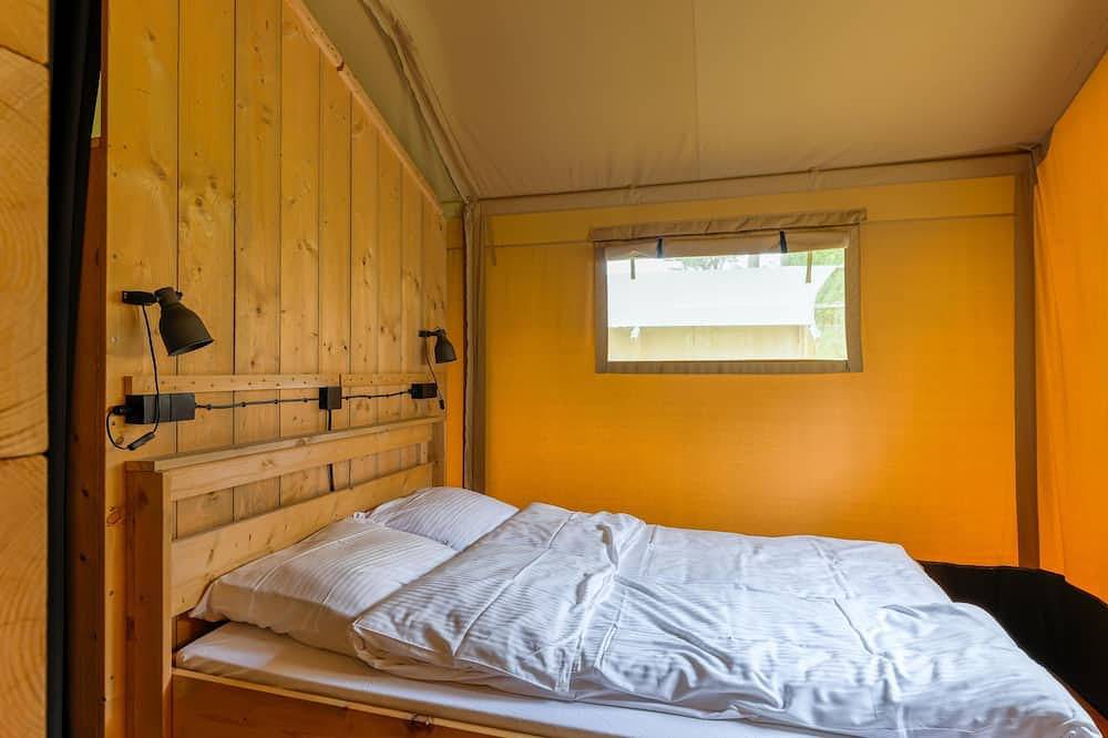Spannzelt auf schone Campingplatz mit Schwimmbad in Nordbrabant