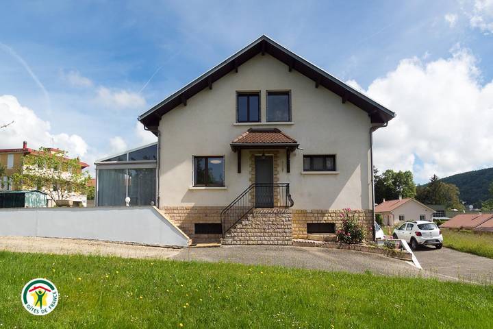Gîte pour 5 personnes, avec jardin à Le Pin (Isère)