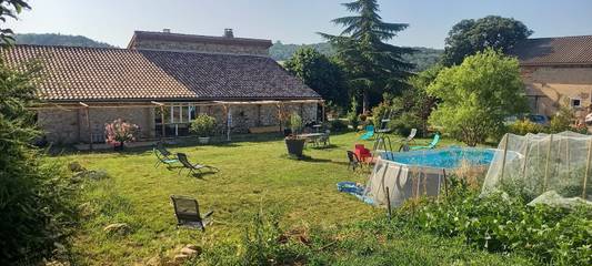 Gîte pour 4 personnes, avec jardin et piscine à Laragne-Montéglin
