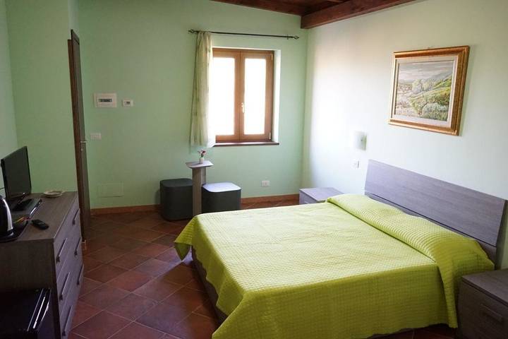 Location de vacances pour 3 personnes, avec jardin et vue, animaux acceptés à Riofreddo