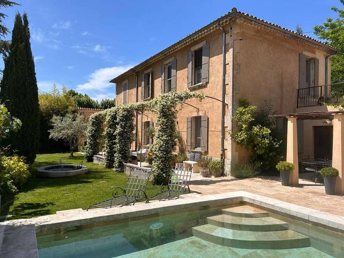 Chambre d’hôte pour 2 personnes, avec terrasse ainsi que piscine et jardin