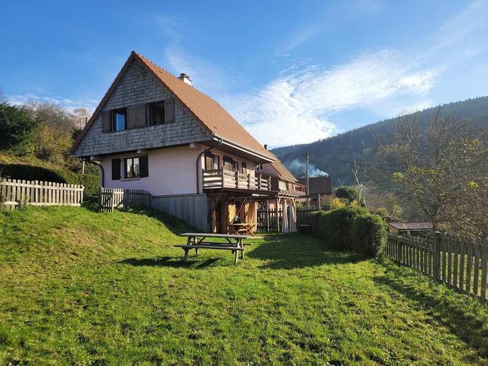 Location de vacances pour 6 personnes, avec vue et jardin, adapté aux familles à Natzwiller