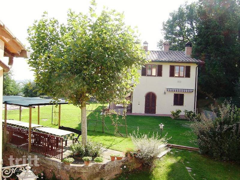 Tritt — Centrally located agriturismo with 5-person apartment in Tuscany in Montespertoli, Chianti
