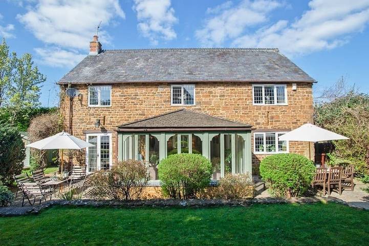 Vacation rental for 8 people, with yard in The Cotswolds