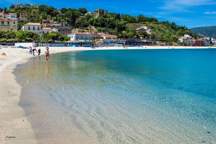 Hôtel pour 3 personnes, avec vue et terrasse dans Soverato Marina - 2