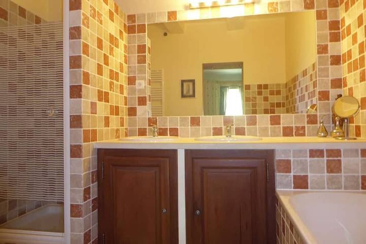 Gîte pour 8 personnes, avec jardin et piscine à Aubussargues - 4