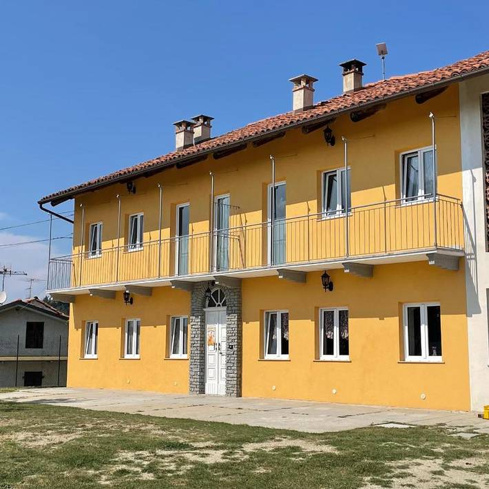 Location de vacances pour 3 personnes, avec Terrasse ainsi que Jardin et Vue à Vezza d'Alba