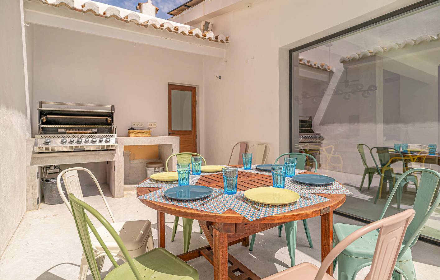 Appartement moderne au bord de la mer avec piscine et WiFi in Urbanizacion Calahonda, Mijas