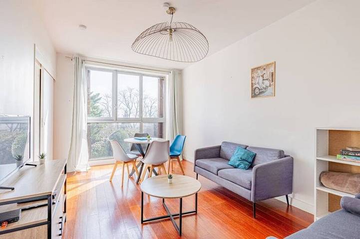 Location de vacances pour 4 personnes, avec Balcon à Suresnes