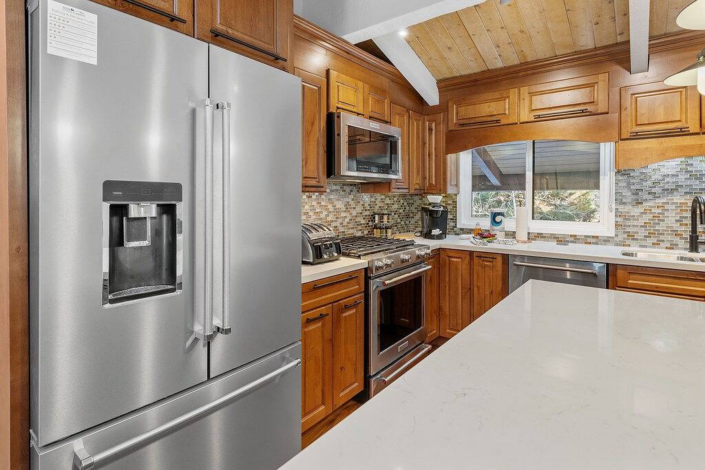 Snow Summit Thrush8 - Walk to Snow Summit, Hot Tub, Swimming Pool in Big Bear Lake, San Bernardino County