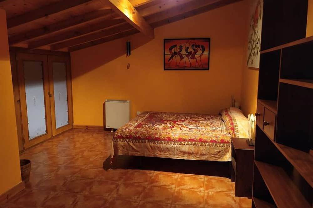 Rural house with private garden in Almenara de Tormes, Salamanca Province