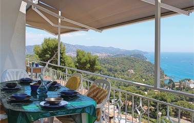 Holiday Rental for 12 People in Blanes, Costa Brava, Photo 3