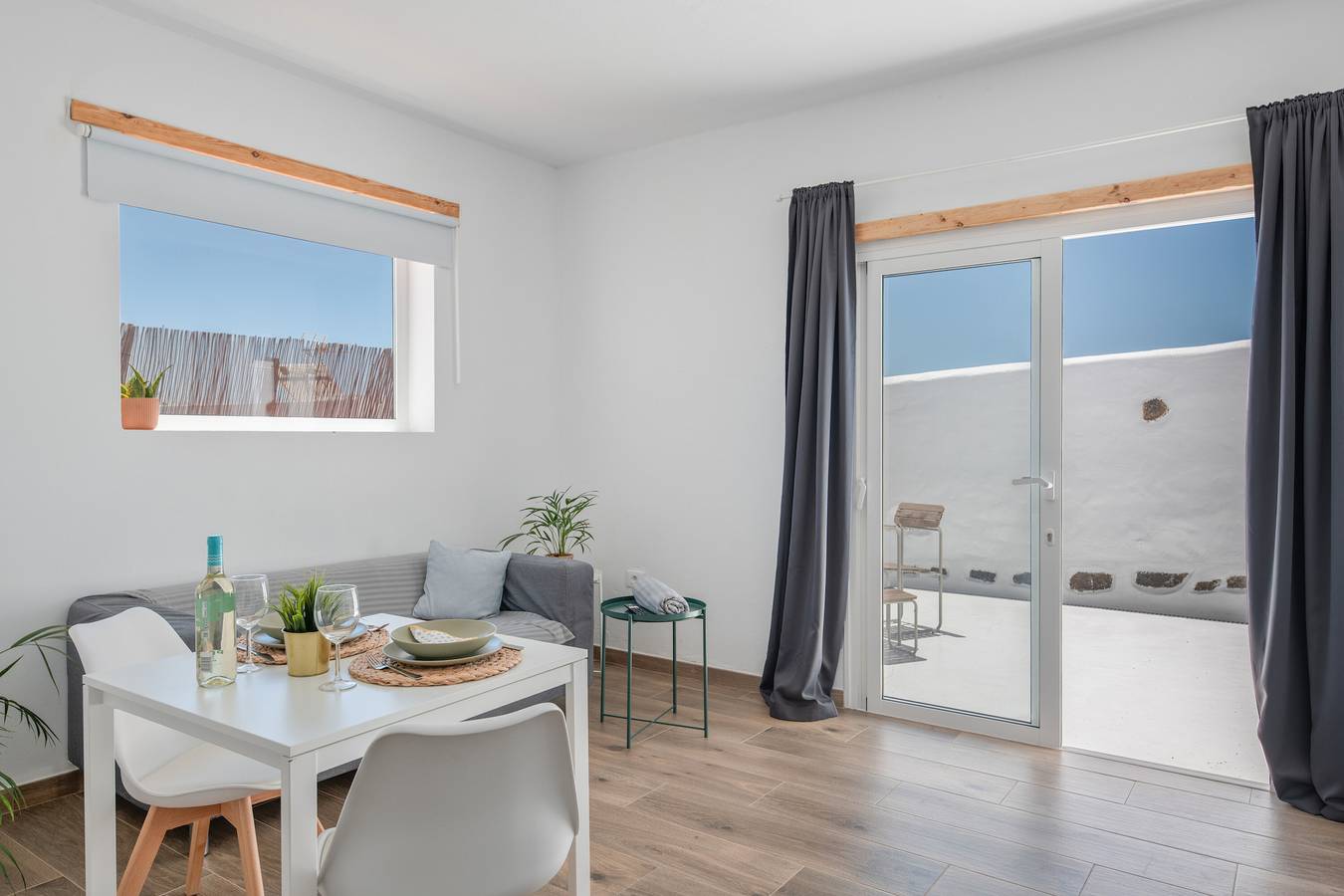 Apartamento entero, Vacaciones 'Rincón De Agustín' con vistas a la montaña, terraza privada y Wi-Fi in Mácher, Tías