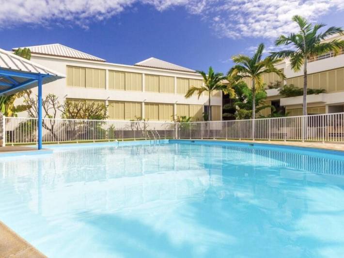 Appartement de vacances pour 2 personnes, avec vue et terrasse ainsi que jardin et piscine