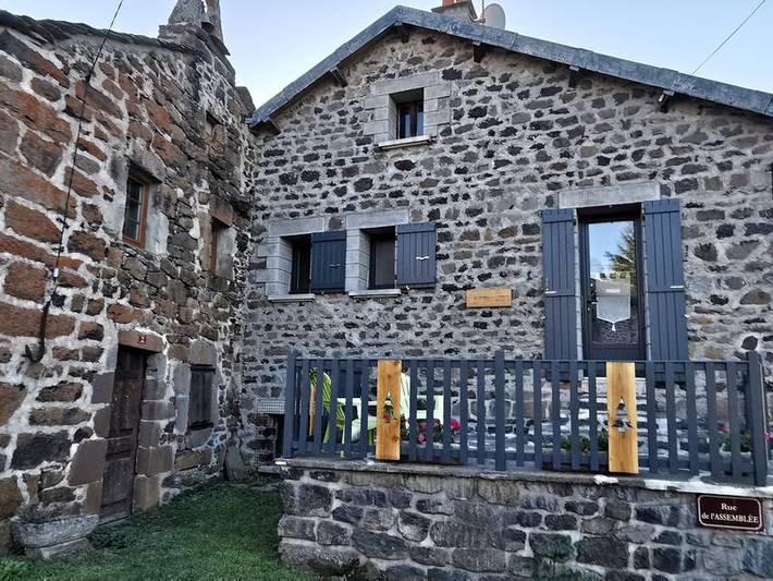 Gîte pour 4 personnes, avec balcon et jardin à Les Estables