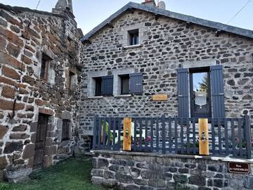 Gîte pour 4 personnes, avec jardin et balcon en Haute-Loire