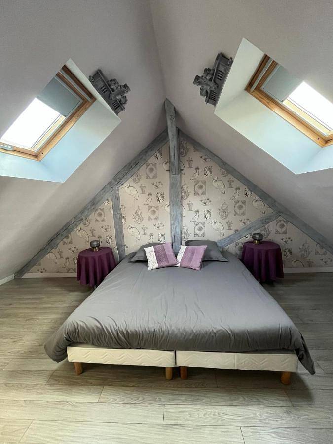Gîte pour 3 personnes, avec piscine ainsi que jardin et vue à Troo - 3