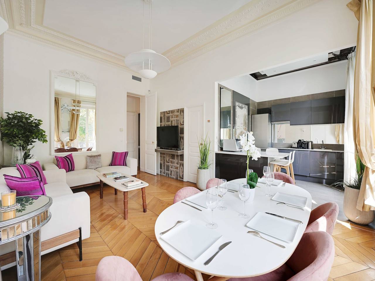Appartement entier, Charmant 2Br/4P - Georges V / Champs-Élysées in Tour Eiffel, Paris