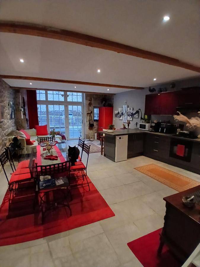 Location de vacances pour 5 personnes, avec terrasse à Piégut-Pluviers - 2