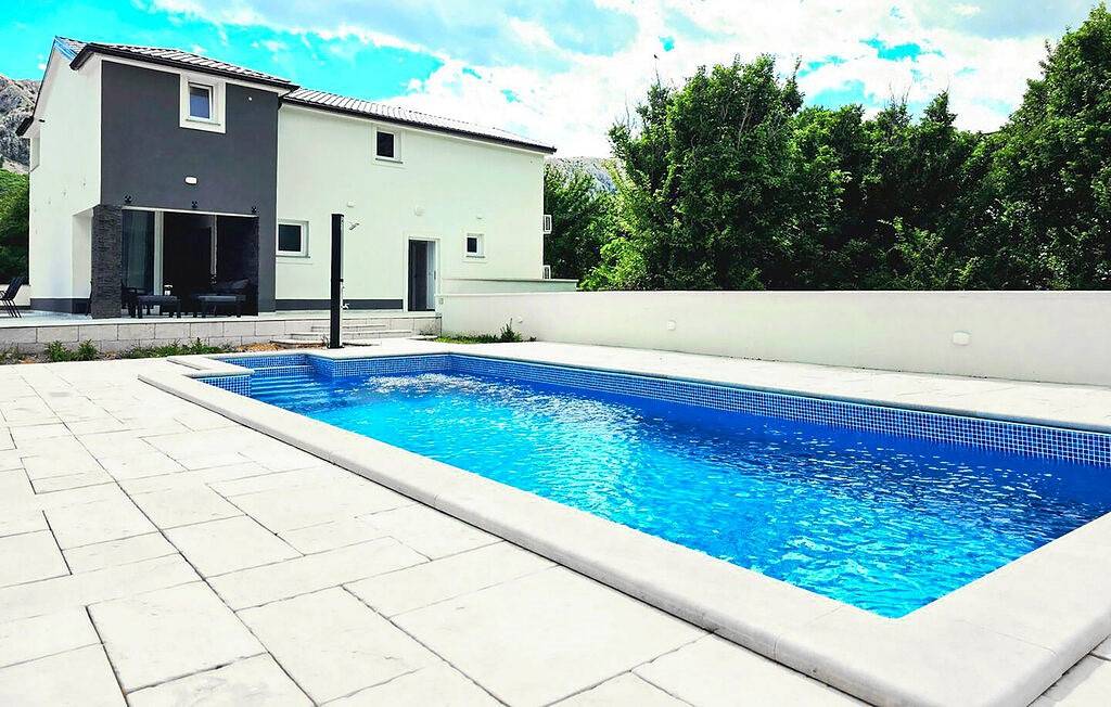 Villa Lux mit Swimmingpool und Aussicht in Baska, Krk