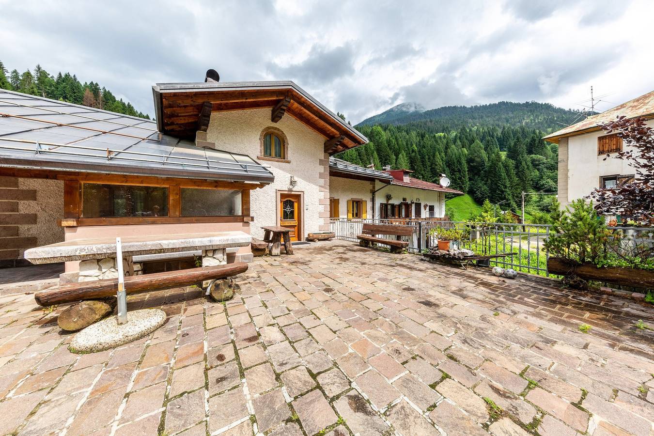 Apartamento entero, Apartamento 'Casa Montagna In Cadore' con vistas a la montaña y jardín compartido in San Pietro di Cadore, Carnic Prealps