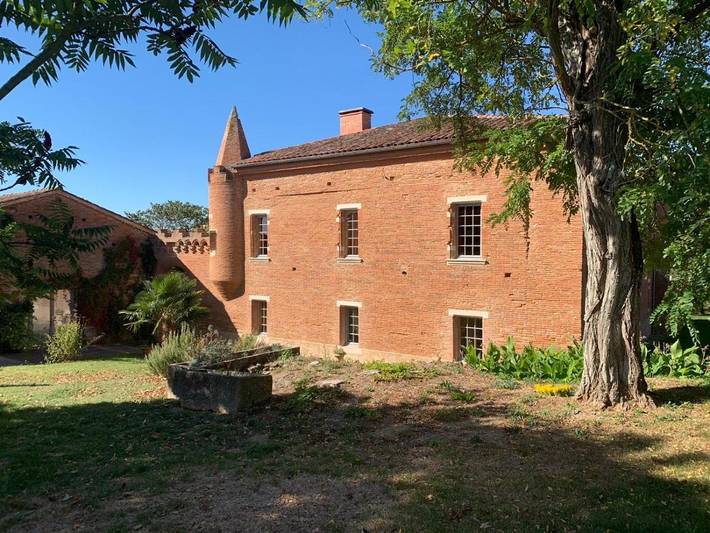 Location de vacances pour 2 personnes, avec Jacuzzi et Terrasse ainsi que Jardin et Piscine à Cintegabelle