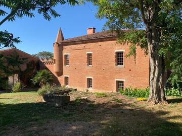Cottage pour 4 personnes, avec piscine ainsi que jacuzzi et jardin, adapté aux familles à Cintegabelle