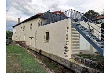 Gîte pour 6 personnes, avec jacuzzi et terrasse à Saint-Amant-Tallende