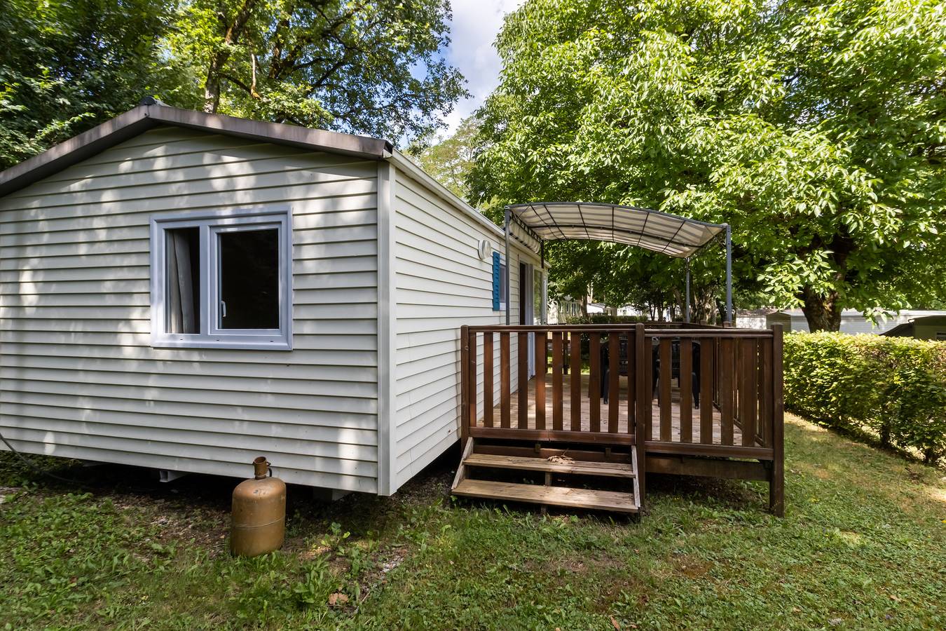 Mobile Home 'Le Chene' with Shared Pool, Private Terrace and Private Garden in Saint-Pompont, Périgord Noir