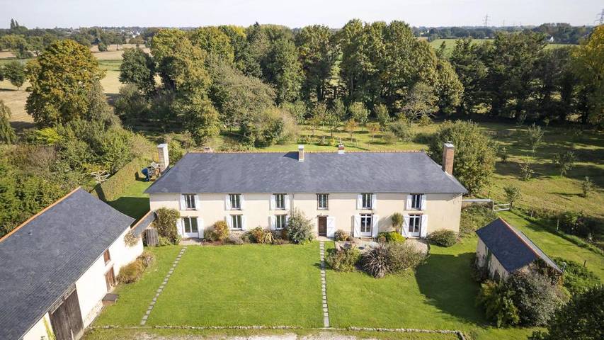 Location de vacances pour 15 personnes, avec Terrasse ainsi que Jardin et Piscine à Pacé