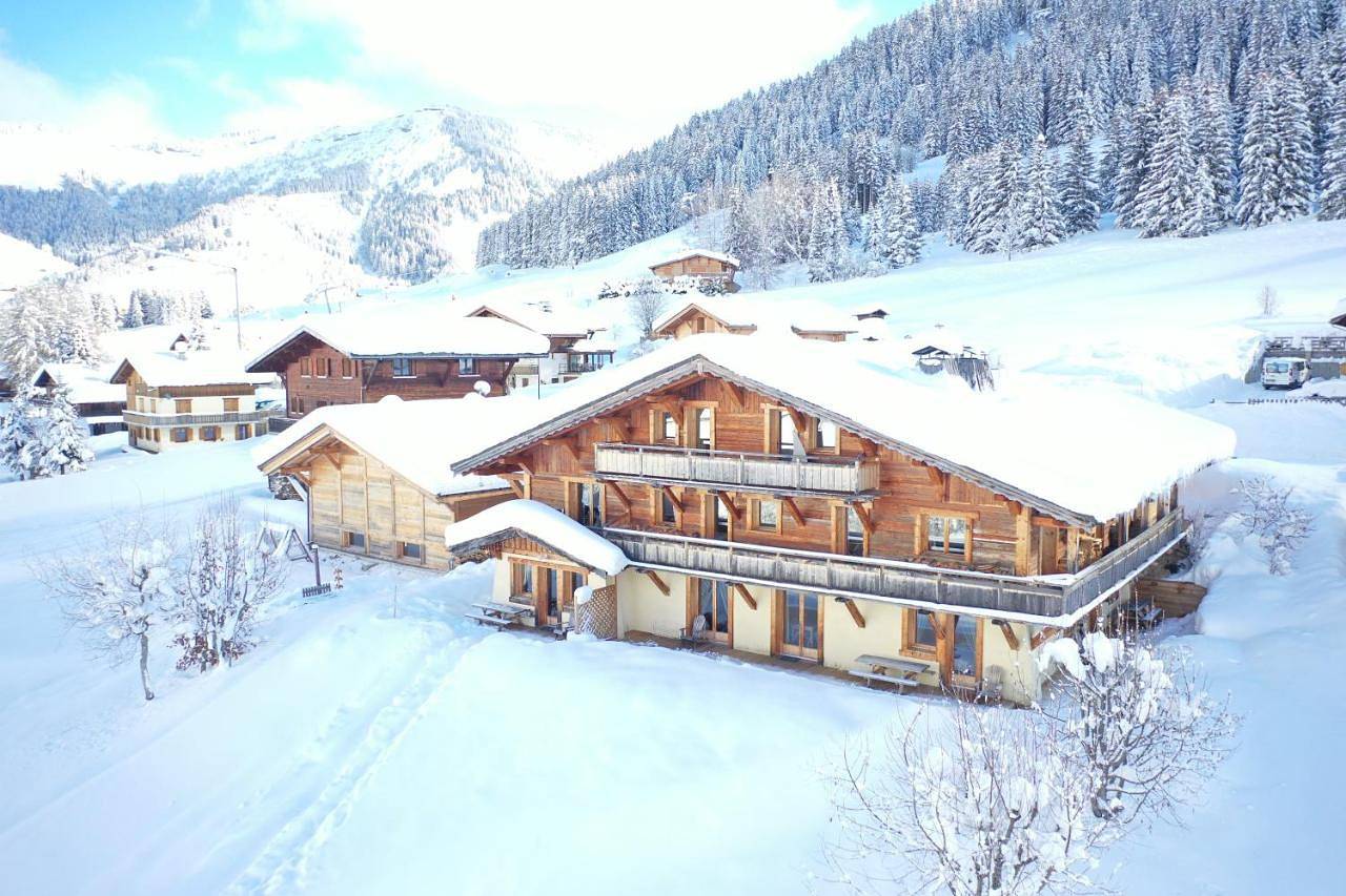 Two-Bedroom Apartment Split - Level with Terrace and Balcony in Notre-Dame-de-Bellecombe, Région d'Albertville