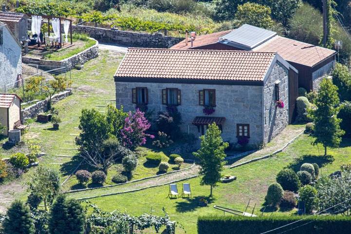 Casa rural para 3 personas, con Balcón y Terraza además de Jacuzzi y Jardín en Mondariz