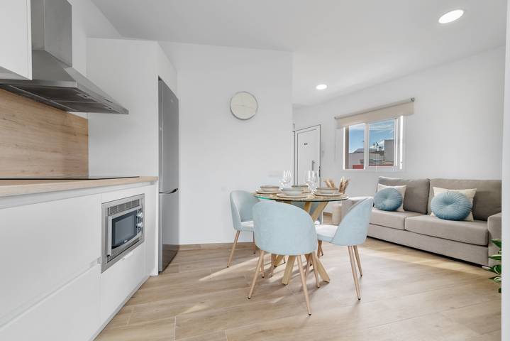 Apartamento entero, Apartamento de vacaciones 'Flamboyan 1' con balcón, Wi-Fi y aire acondicionado in Marpequeña, Telde