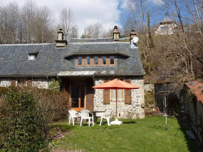 Location de vacances pour 3 personnes, avec terrasse à Mandailles-Saint-Julien