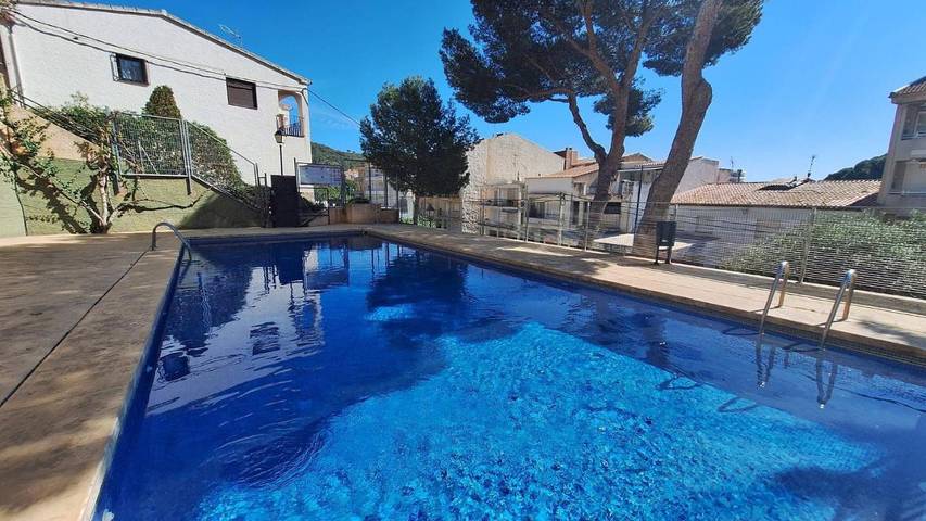 Ferienhaus für 4 Personen, mit Balkon und Terrasse sowie Pool